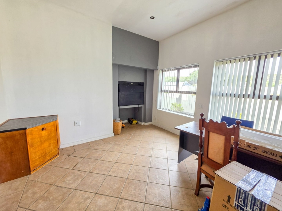 1 Bedroom Property for Sale in Stilbaai Western Cape